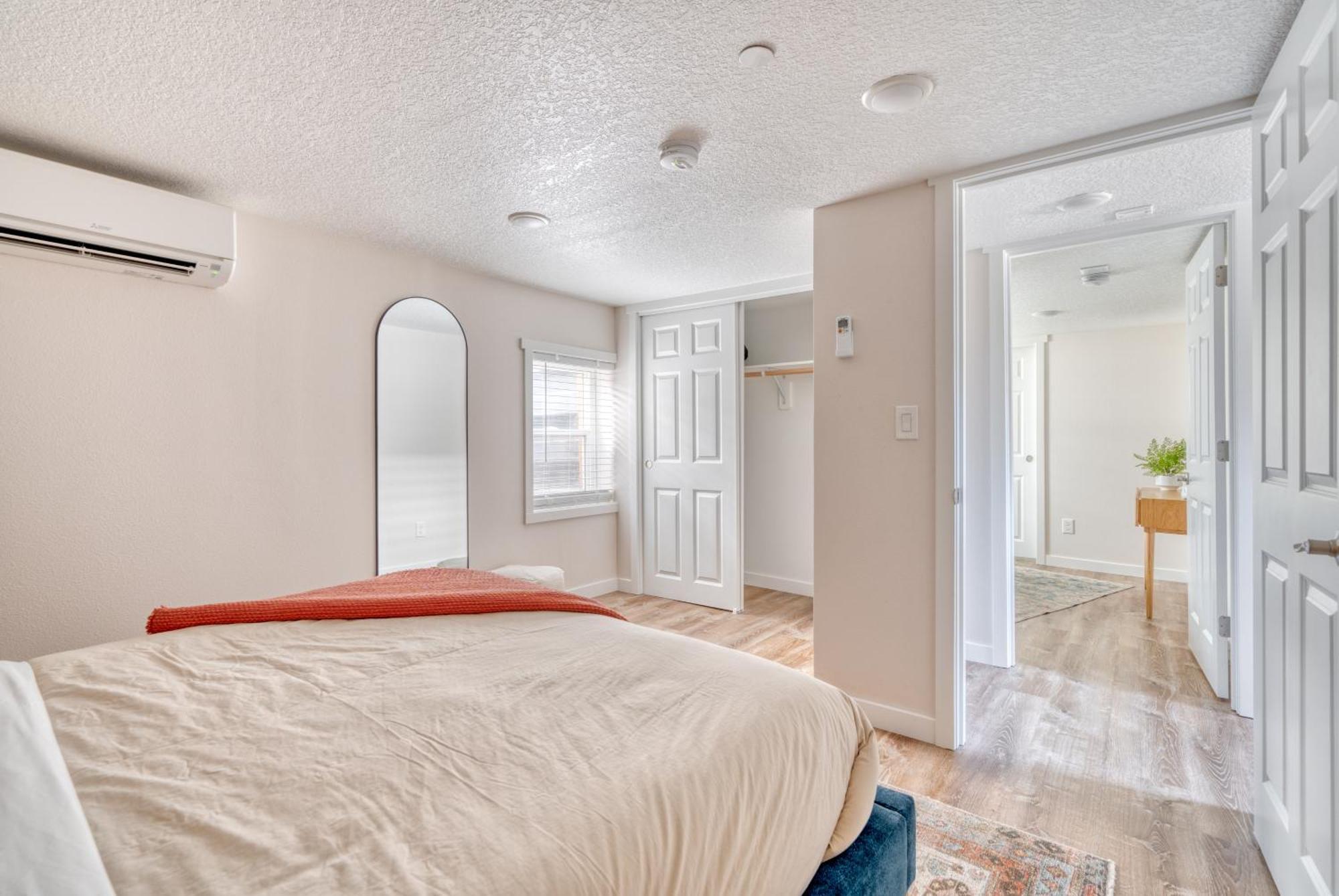 - Private Group Getaway, Sleeps 12 Portland