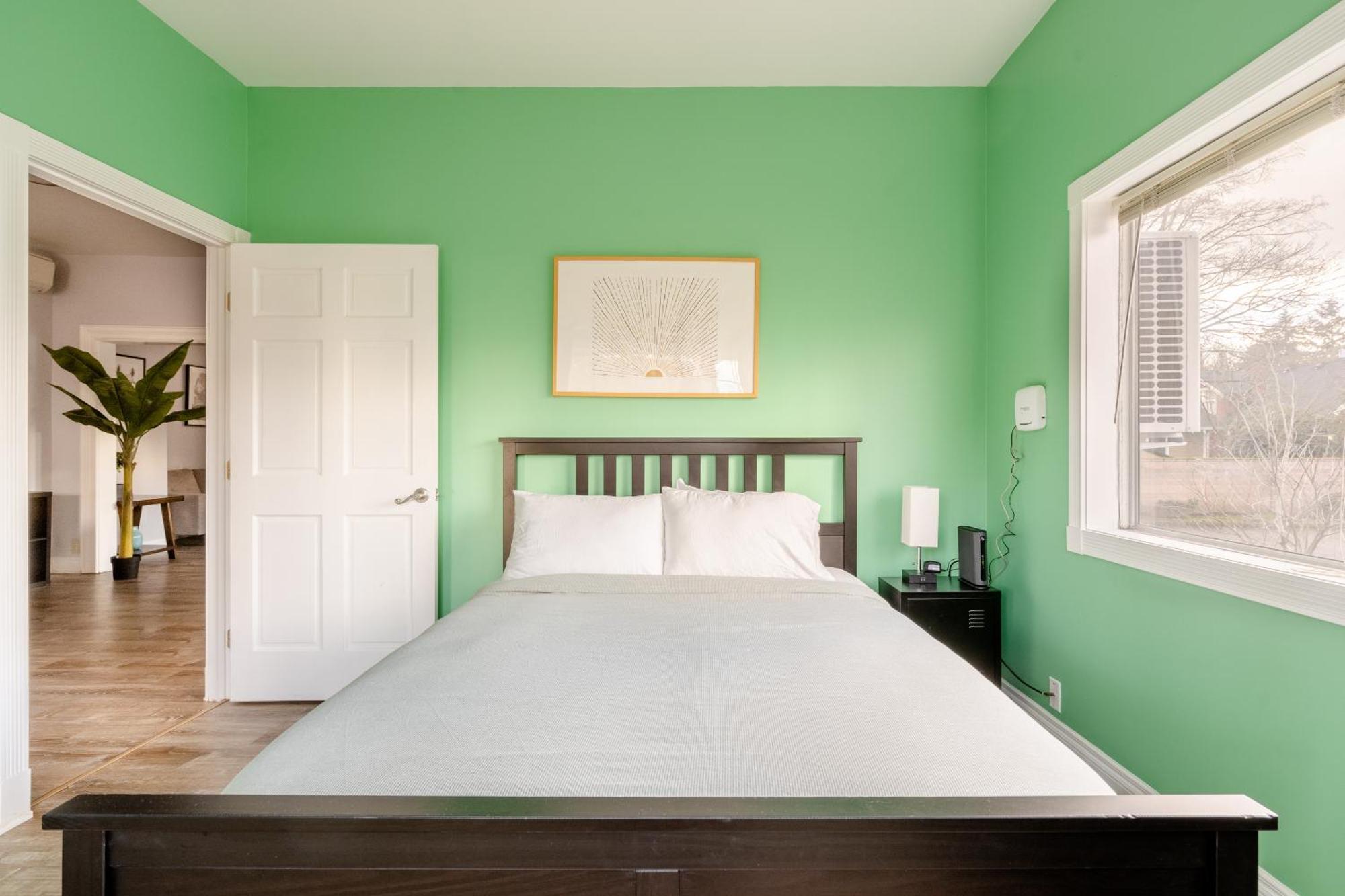 - Private Group Getaway, Sleeps 12 Holiday home Portland