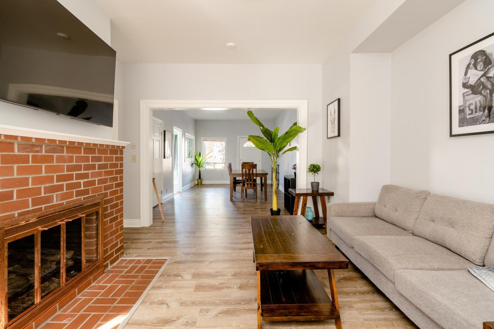 - Private Group Getaway, Sleeps 12 Holiday home