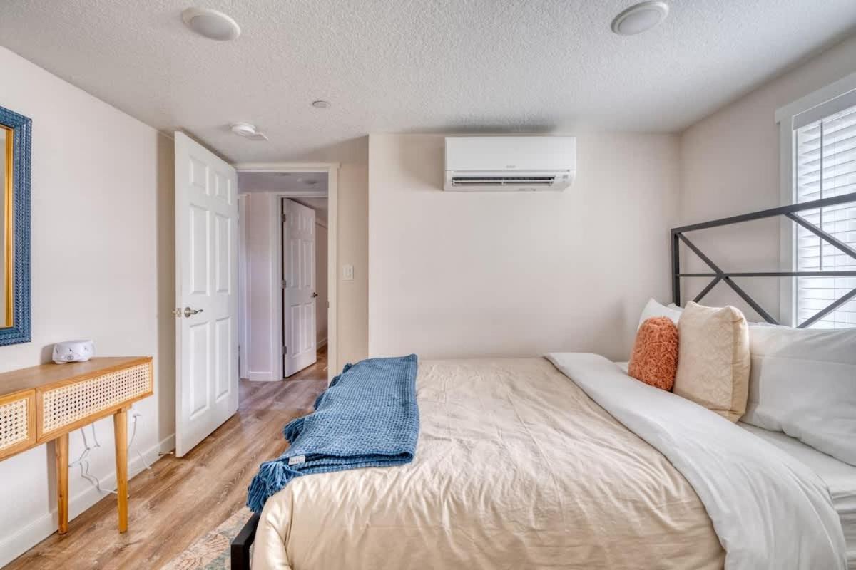 - Private Group Getaway, Sleeps 12 Portland
