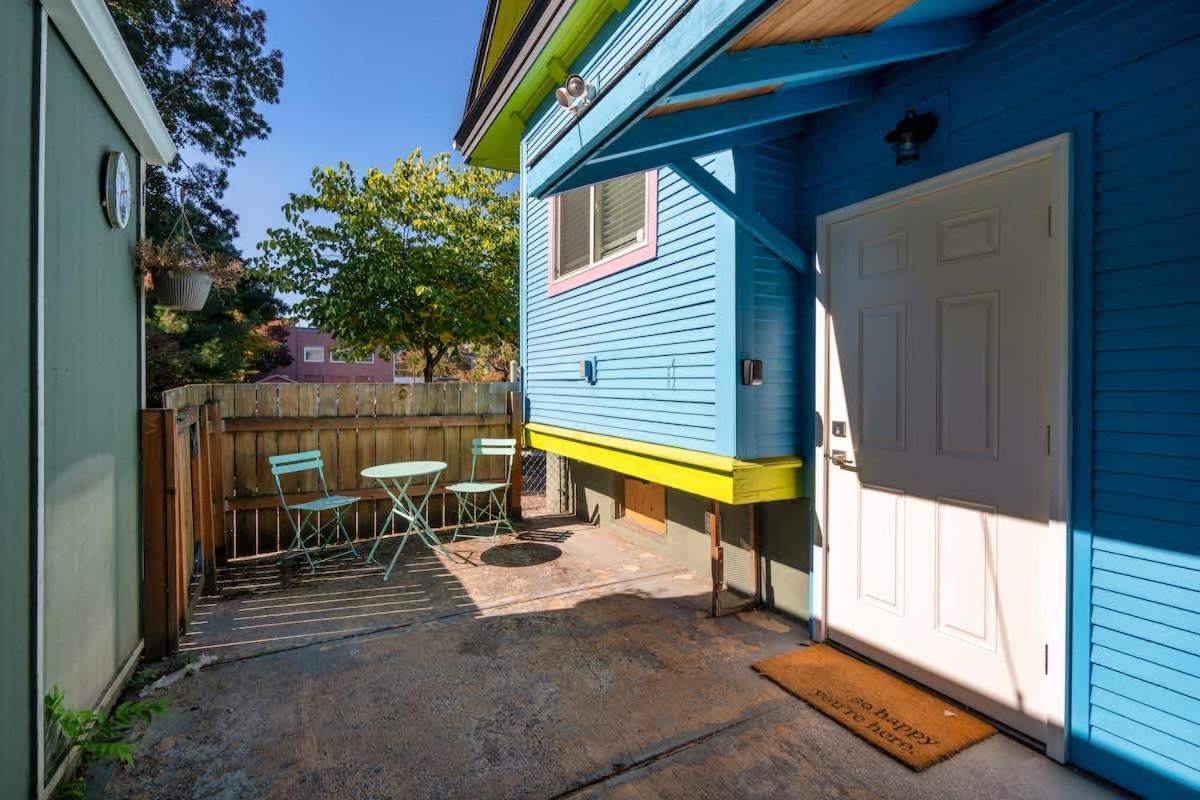 - Private Group Getaway, Sleeps 12 Holiday home