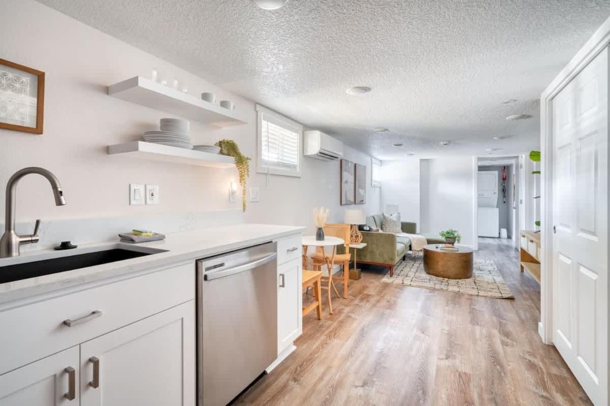 - Private Group Getaway, Sleeps 12 *