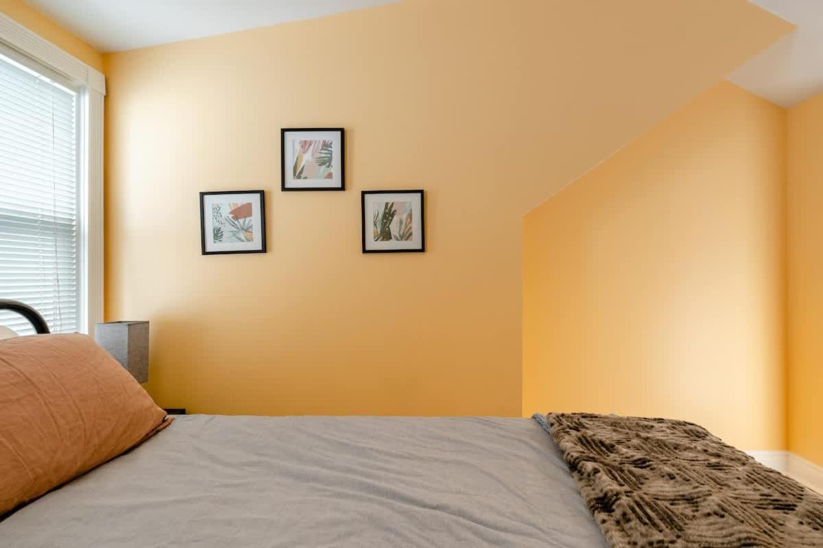 - Private Group Getaway, Sleeps 12 Holiday home