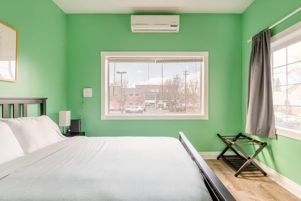 - Private Group Getaway, Sleeps 12 * Portland