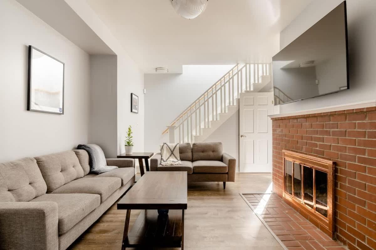- Private Group Getaway, Sleeps 12 Holiday home *