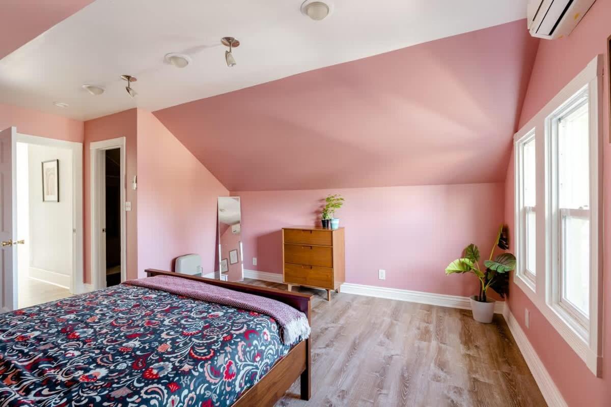 - Private Group Getaway, Sleeps 12 Holiday home *